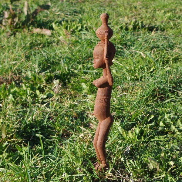 Dogon fille avec cruche 41 x 6 cm (2)